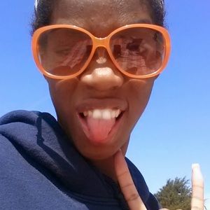 Meet your Posher, Shana